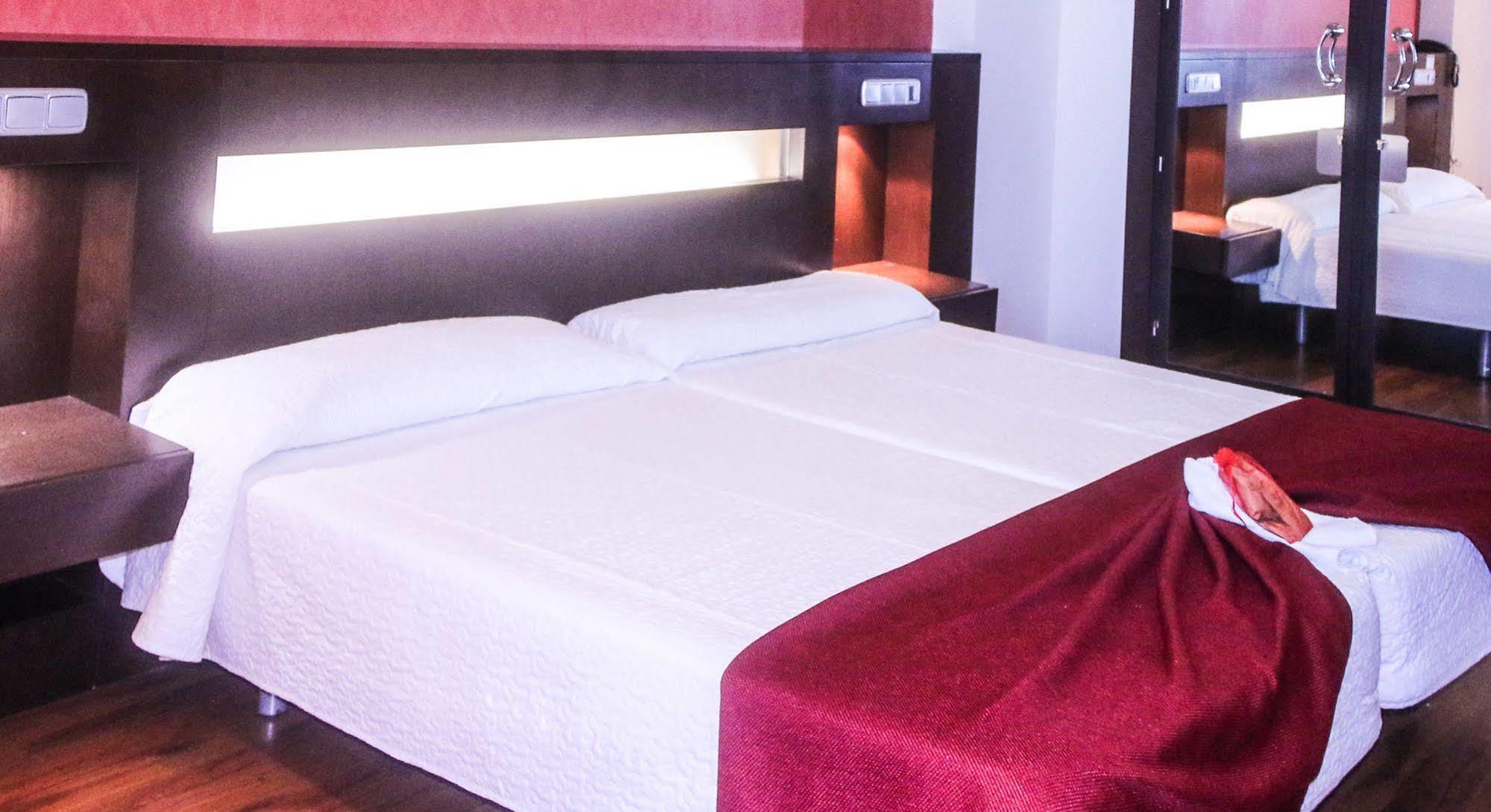 Hotel La Cantuena (Adults Only) Fuenlabrada Extérieur photo