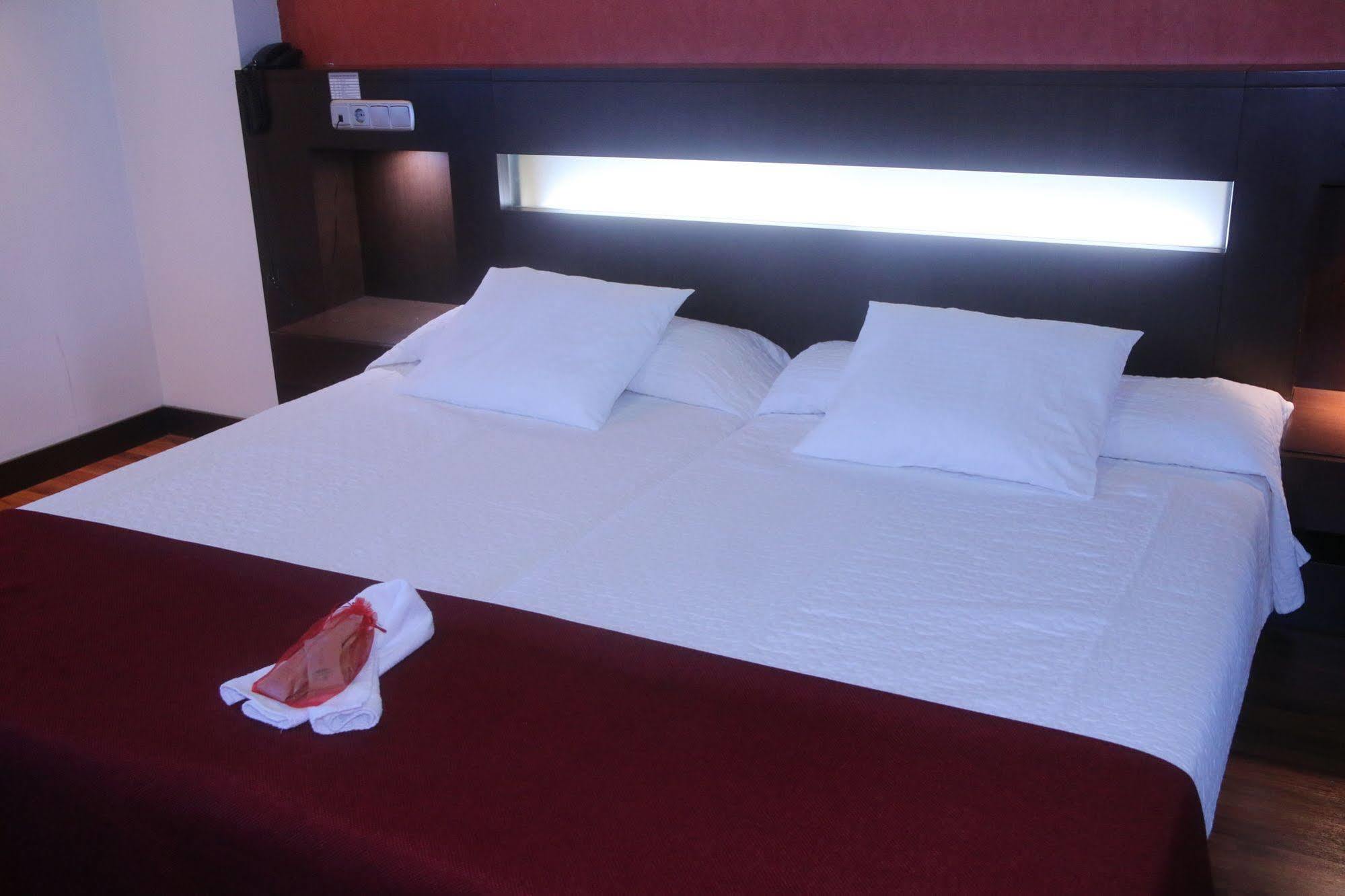 Hotel La Cantuena (Adults Only) Fuenlabrada Extérieur photo
